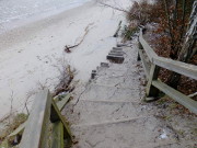 Treppe auf die Steilkste: Folgen der Sturmflut bei Koserow.