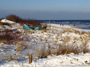 Verschneiter Ostseestrand des Seebades Bansin.