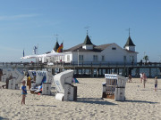 Strandkrbe und Seebrcke: Ostseebad Ahlbeck.