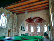 Altarraum: Einfach und kraftvoll ist die Krumminer Kirche.