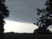 Regenwolken ber Usedom: Bootshaus und Melle.