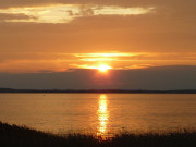 Seebad Loddin auf Usedom: Sonnenuntergang über dem Achterwasser.