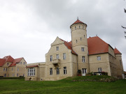 Schloss Stolpe: Schloss und Nebengebude sind saniert.