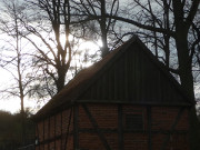 Unterhalb des Benzer Mhlenbergs: Friedhofsgebude.