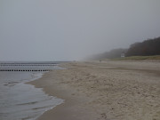 Der Lange Berg: Nebel am Usedomer Ostseestrand.