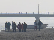 Strandwanderung im Nebel: Ostseebad Bansin auf Usedom.