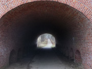 Wanderweg durch das Haffland Usedoms: Unter der alten Bahnstrecke.