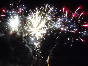 Das Jahr 2018 begrüßen: Feuerwerk an der Ostseeküste von Usedom.