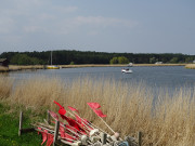 Inselmitte Usedoms: Motorboot auf der Melle.