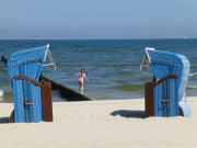 Strandkrbe, Meer und Segelboot: Ostseeimpressionen von Usedom.