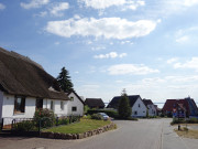 Rohrgedeckte Häuser: Fischerdorf Loddin am Achterwasser.