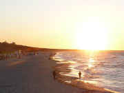 Ein langer Urlaubstag endet: Sonnenuntergang über der Ostsee.