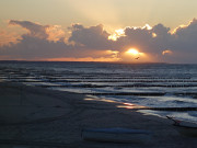 Ende eines langen Urlaubstages: Sonnenuntergang über der Ostsee.