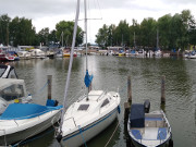 Sportboote im Hafen von Stagnie: Wassersport auf Usedom.