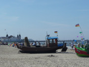 Authentisches Usedom: Fischerboote am Ostseestrand von Ahlbeck.