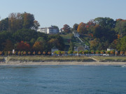 Oktobertag: Strandpromenade des Ostseebades Ghren auf Rgen.