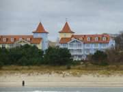 Hotel an der Strandpromenade des Ostseebades Zinnwoitz.