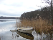 Letztes Boot im Wasser: Wolgastsee im Hinterland der Usedomer Kaiserbder.