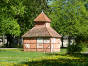 Pavillon: Im Park des Schlosses Griebenow bei Greifswald.