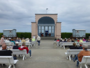 Kurkonzert: Die Konzertmuschel an der Strandpromenade von Bansin.