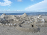 Denkmal im Sand: Symbol eines erlebnisreichen Urlaubs.