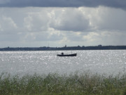 Usedomer Halbinsel Gnitz: Fischerboot auf dem Peenestrom.