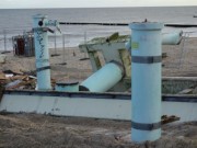 Auf dem Ostseestrand von Koserow: Abbrucharbeiten an der Seebrcke.