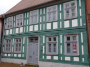 Marktplatz von Ueckermnde: Liebevoll restaurierte Fachwerkhuser.