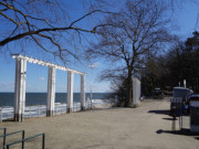 Blick ber die Ostsee: Strandpromenade von Koserow.