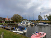 Hafen am Fischerdorf Loddin: Dunkle Wolken ber Usedom.