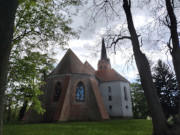 Krummin an der Krumminer Wiek: Dorfkirche in Hafennhe.