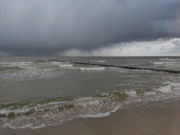 Regenwolken in der Ferne: Blick ber die Ostsee.