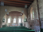 Blick in den Altarraum: Dorfkirche zu Krummin.