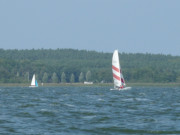 Wassersport auf Usedom: Mit dem Sportboot auf dem Achterwasser.