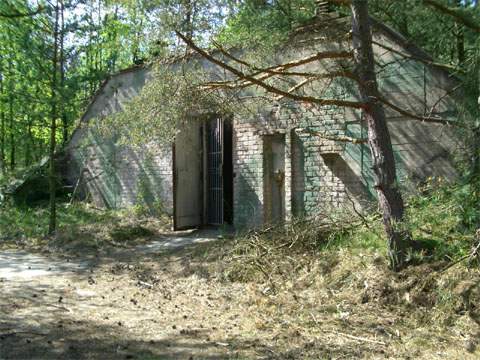 Aufgegeben: Nach der Demilitarisierung der Insel Usedom verfallen die unzhligen NVA-Bauwerke.
