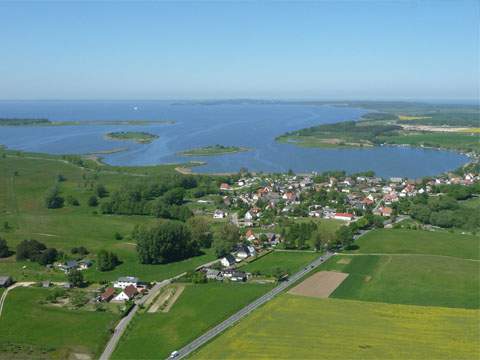 Usedomer Hinterland: Das Achterwasser bei Neppermin, die Insel Bömke und Werder.