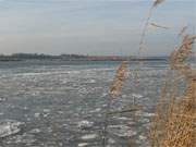 Auch im strengen Winter wird der Peenestrom nach Wolgast hin weitehend eisfrei gehalten.