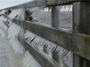 Eisvorhang an der Seebrcke: Winterurlaub im Bernsteinbad Koserow.