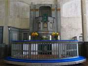 Altar und Kanzel der Dorfkirche von Liepe auf der Insel Usedom.