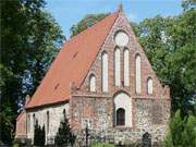 Garz nahe der Usedomer Haffkste: Die malerische, turmlose Dorfkirche.