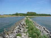 Mole des Achterwasserhafens Stagnie: Der ehemalige Industriehafen ist heute ein beliebter Sportboothafen.