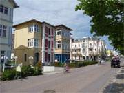 Prachtvolle Bdervillen sumen die Strandpromenade des Ostseebades Ahlbeck auf Usedom.