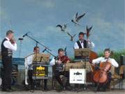 Konzertmuschel auf dem Kurplatz von Klpinsee: Klassische Musik am Nachmittag.