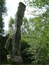 "Balance": Skulptur aus Holz und Stein im Skulpturenpark in Katzow.