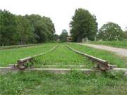 Ehemalige Bahntrasse Berlin-Stettin: In Karnin enden die Gleise vor der gesprengten Eisenbahnhubbrcke.