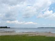 Sandstrand am Greifswalder Bodden: Die Dnische Wiek ist ein beliebtes Ausflugsgebiet.