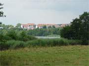 Bansin-Dorf: Die Wohnbebauung von Bansin mit vielen Ferienhusern reicht bis an den Usedomer Gothensee.