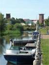 Start der Peeneflussfahrt: Nach dem Bustransfer von Karnin auf Usedom im Hafen Malchin.