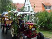 Loddiner Erntefest 2009: Festumzug entlang der Strandstrae des Usedomer Bernsteinbades.