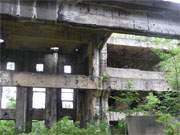 Betonbau: Wie ein Monument ragt die Sauerstofffabrik in Peenemnde auf. Hier wurde bis 1945 Raketentreibstoff erzeugt.